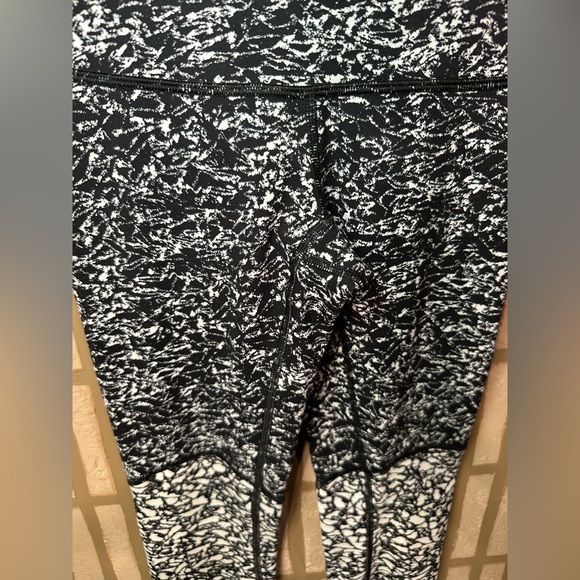 LULULEMON WUNDER UNDER HIGH RISE - Picture 4 of 8